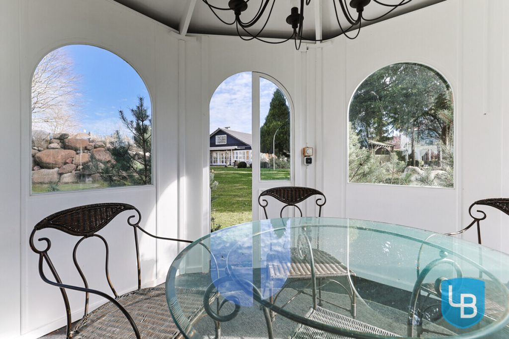 Immobilienangebot - Ahrensbök / Gnissau - Alle & Rest (Wohnen) - Einzigartiges Wohnen auf weitläufigem Traumgrundstück – Exklusives Einfamilienhaus mit Schwimmteich