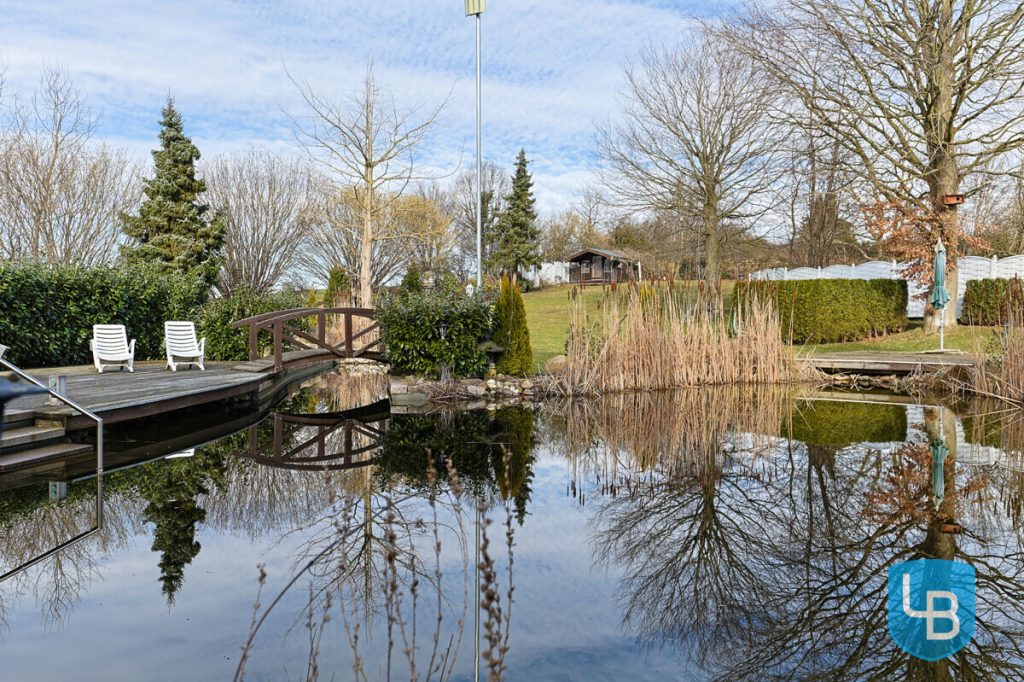 Immobilienangebot - Ahrensbök / Gnissau - Alle & Rest (Wohnen) - Einzigartiges Wohnen auf weitläufigem Traumgrundstück – Exklusives Einfamilienhaus mit Schwimmteich