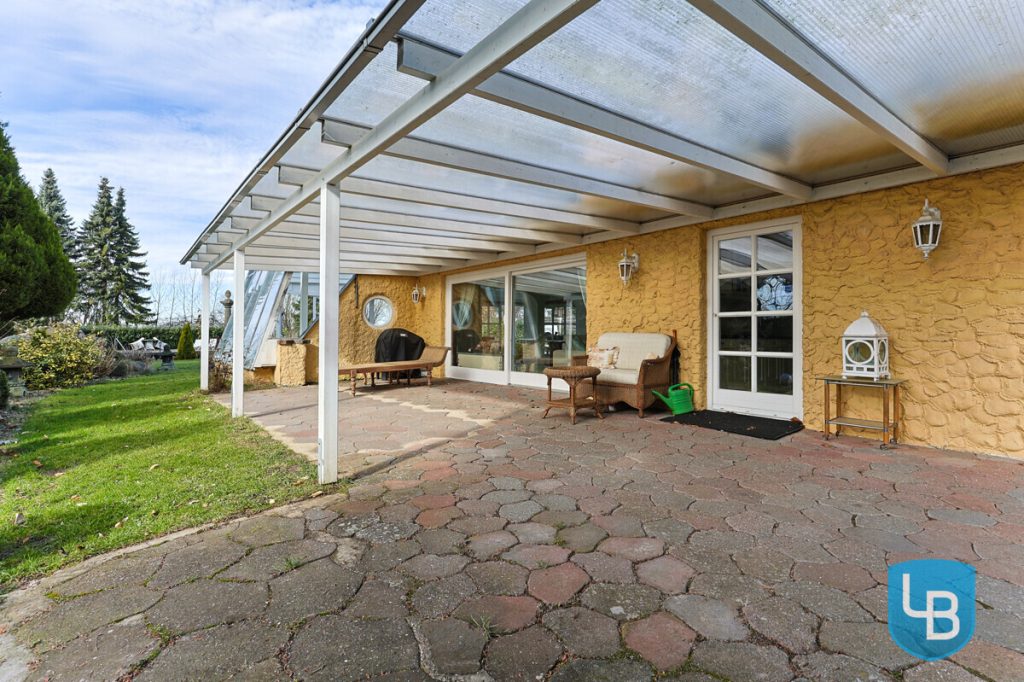 Immobilienangebot - Ahrensbök / Gnissau - Alle & Rest (Wohnen) - Einzigartiges Wohnen auf weitläufigem Traumgrundstück – Exklusives Einfamilienhaus mit Schwimmteich