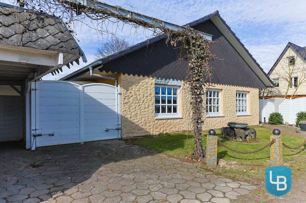 Immobilienangebot - Ahrensbök / Gnissau - Alle & Rest (Wohnen) - Einzigartiges Wohnen auf weitläufigem Traumgrundstück – Exklusives Einfamilienhaus mit Schwimmteich