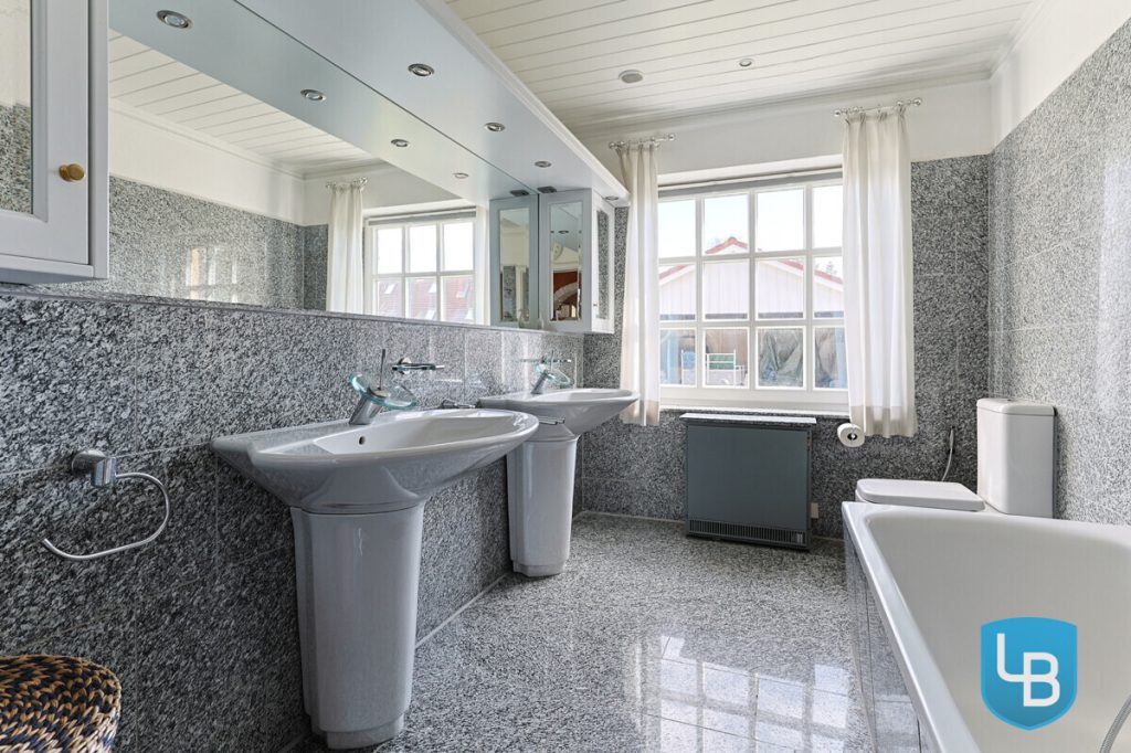 Immobilienangebot - Ahrensbök / Gnissau - Alle & Rest (Wohnen) - Einzigartiges Wohnen auf weitläufigem Traumgrundstück – Exklusives Einfamilienhaus mit Schwimmteich