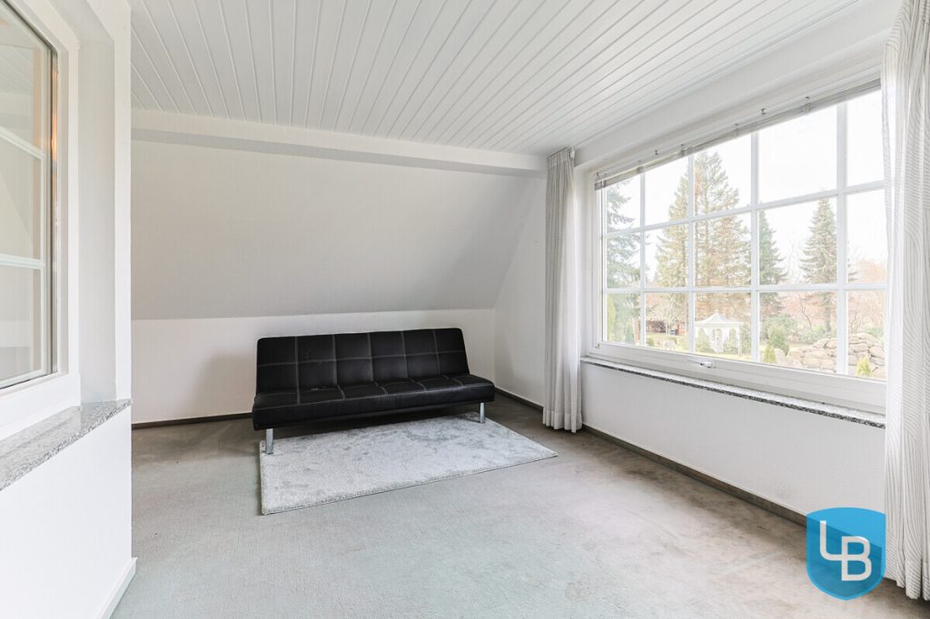 Immobilienangebot - Ahrensbök / Gnissau - Alle & Rest (Wohnen) - Einzigartiges Wohnen auf weitläufigem Traumgrundstück – Exklusives Einfamilienhaus mit Schwimmteich