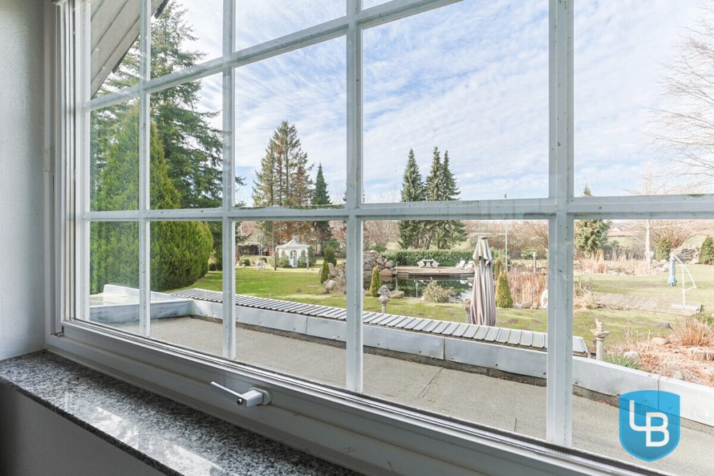 Immobilienangebot - Ahrensbök / Gnissau - Alle & Rest (Wohnen) - Einzigartiges Wohnen auf weitläufigem Traumgrundstück – Exklusives Einfamilienhaus mit Schwimmteich
