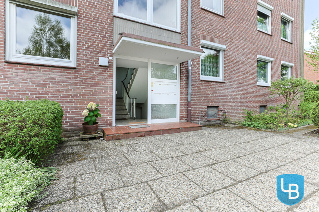 Immobilienangebot - Plön - Alle & Rest (Wohnen) - Einziehen und wohlfühlen: Gepflegte 2-Zimmer-Wohnung mit Loggia und Garage
