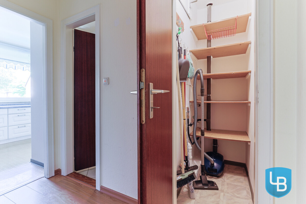 Immobilienangebot - Plön - Alle & Rest (Wohnen) - Einziehen und wohlfühlen: Gepflegte 2-Zimmer-Wohnung mit Loggia und Garage