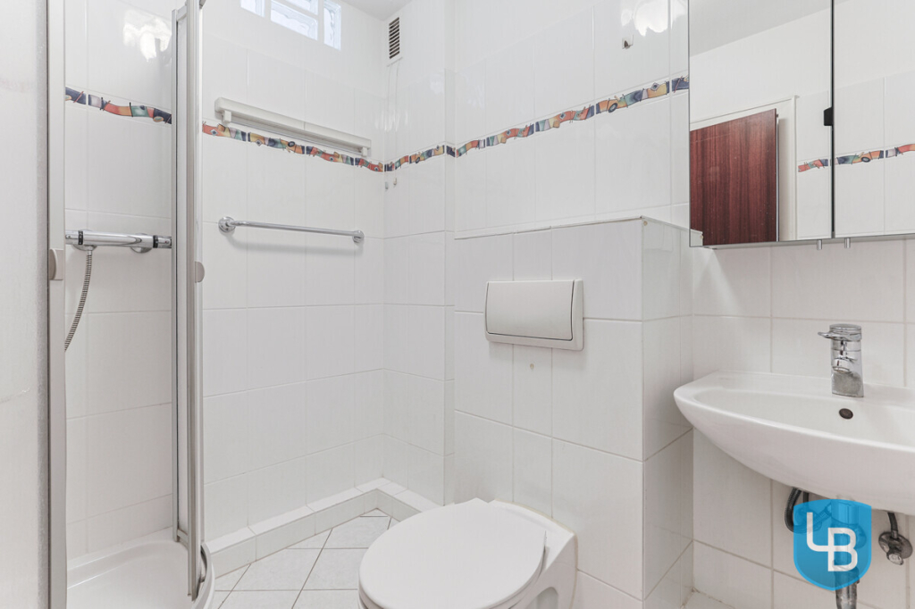 Immobilienangebot - Plön - Alle & Rest (Wohnen) - Einziehen und wohlfühlen: Gepflegte 2-Zimmer-Wohnung mit Loggia und Garage