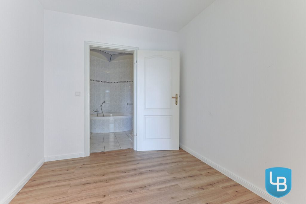 Immobilienangebot - Rendsburg - Alle & Rest (Wohnen) - Erste Reihe Nordostseekanal: Traumhafte, modernisierte 4-Zimmer-Wohnung zur Miete