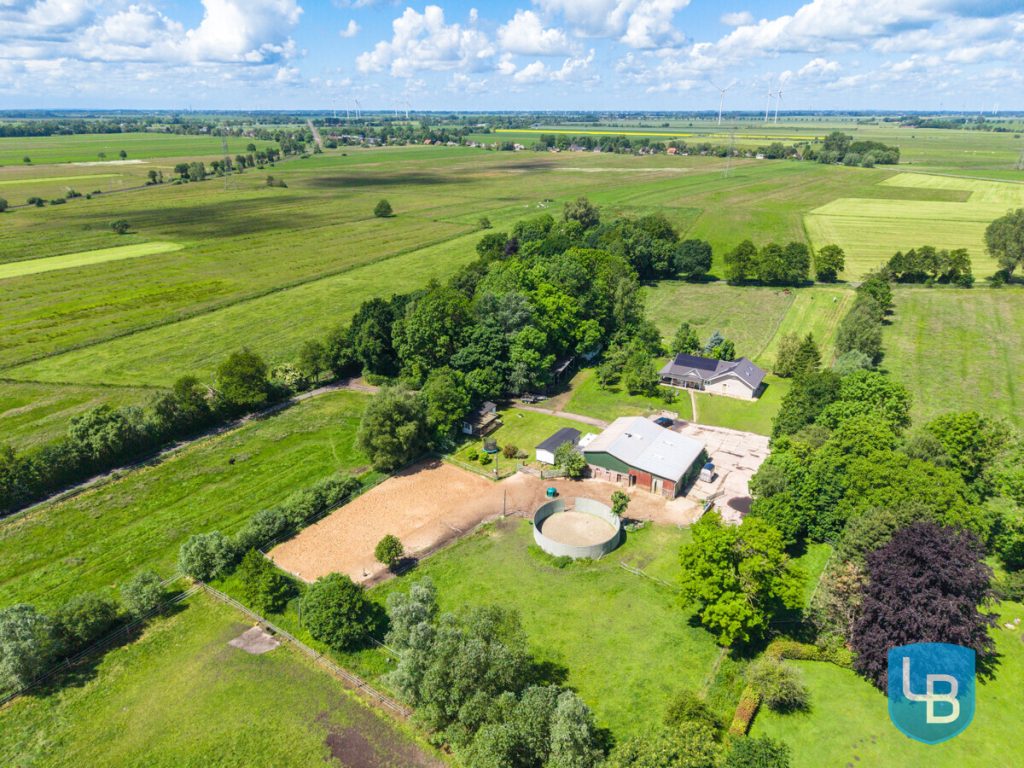 Immobilienangebot - Kiebitzreihe / Bekenreihe - Alle & Rest (Wohnen) - Wo Neubauqualität auf Hofcharakter trifft -außergewöhnliches Landanwesen mit Reitanlage und Halle