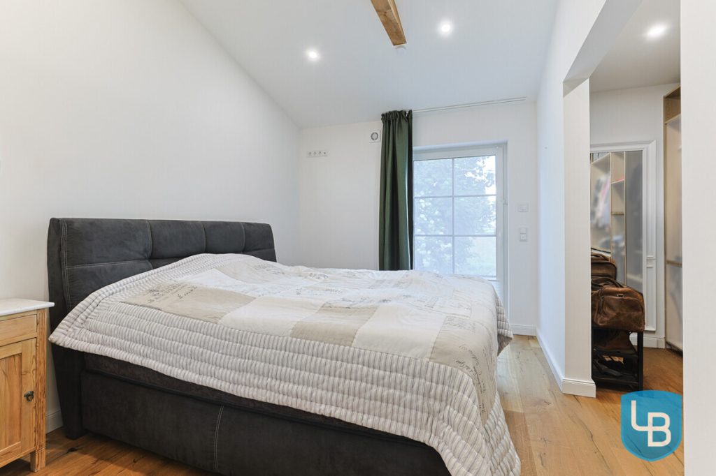 Immobilienangebot - Kiebitzreihe / Bekenreihe - Alle & Rest (Wohnen) - Wo Neubauqualität auf Hofcharakter trifft -außergewöhnliches Landanwesen mit Reitanlage und Halle