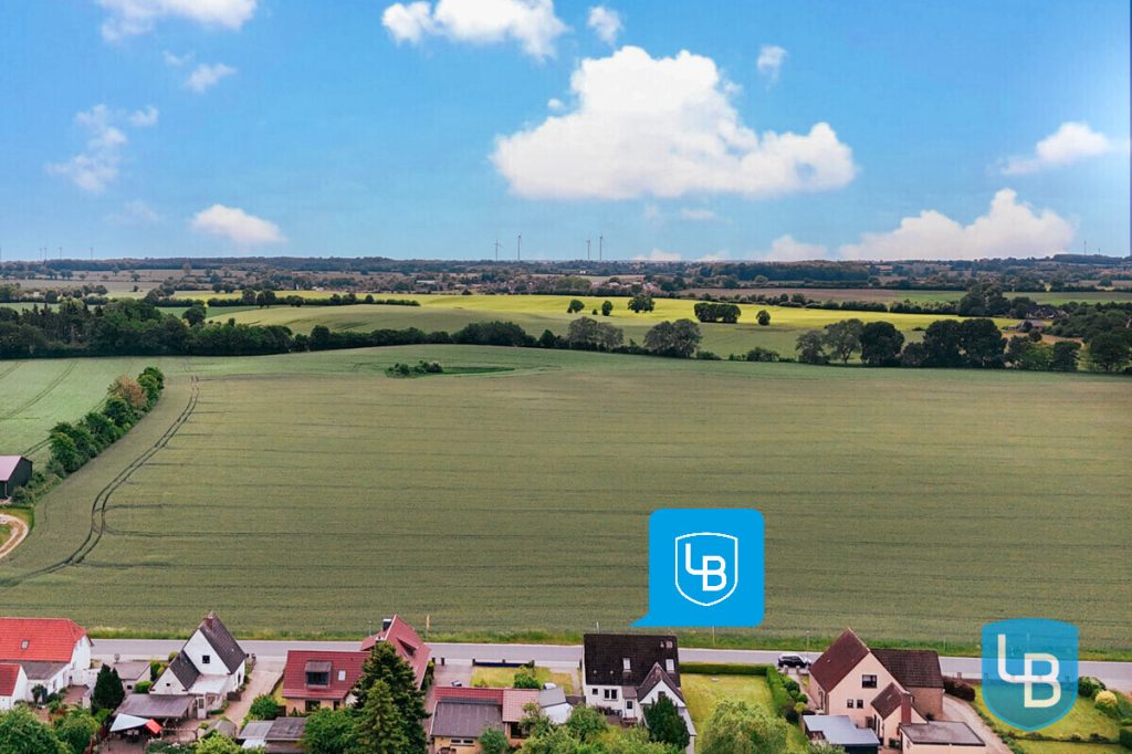 Immobilienangebot - Bösdorf Oberkleveez - Alle & Rest (Wohnen) - Verwirklichen Sie Ihre Wohnträume in Bösdorf! Einfamilienhaus in Feldrandlage