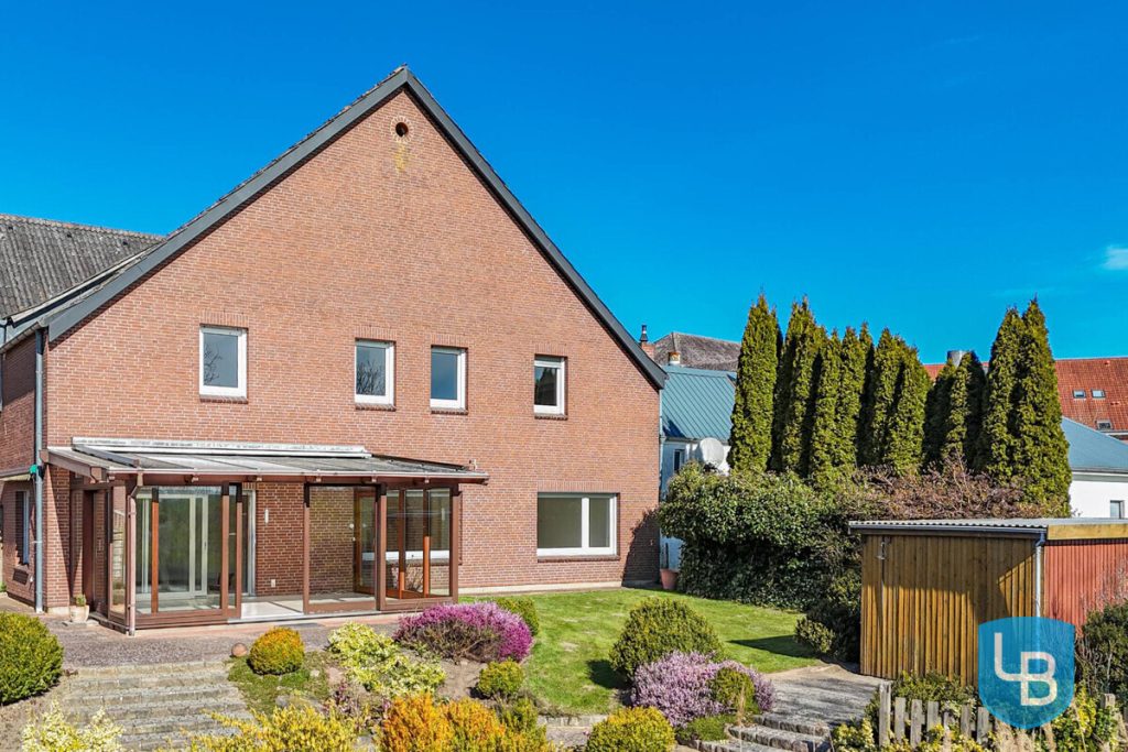 Immobilienangebot - Bösdorf - Alle & Rest (Wohnen) - Großzügiges Wohnen mit Wintergarten, Kaminen und idyllischem Gartenparadies