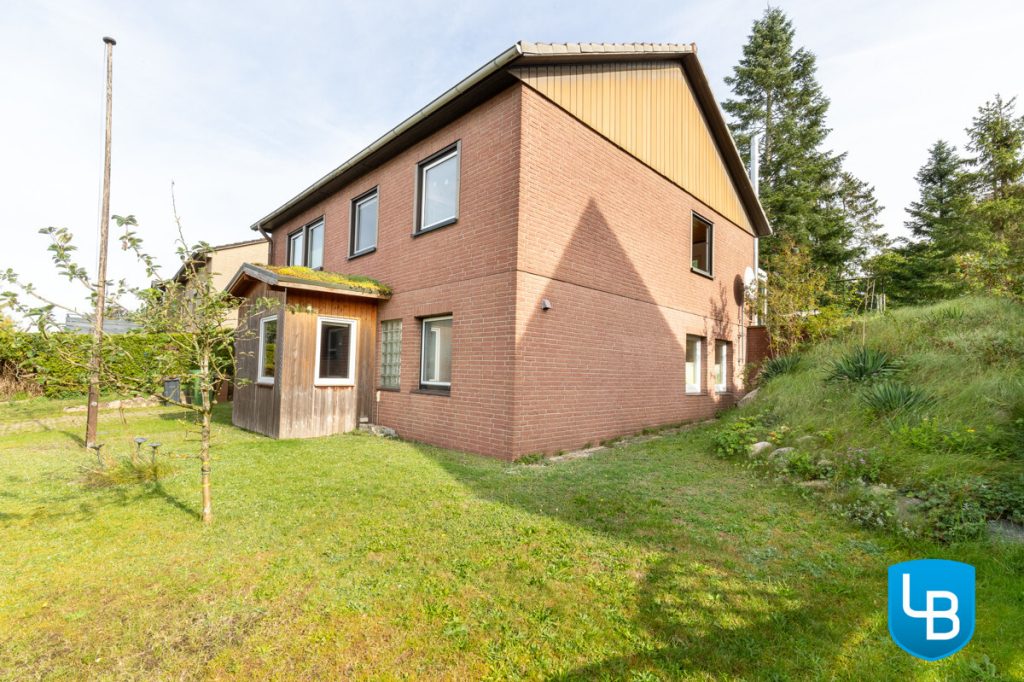 Immobilienangebot - Dersau - Alle & Rest (Wohnen) - Charmantes Familienhaus mit Wintergarten, Sauna und großem Hanggrundstück in Dersau