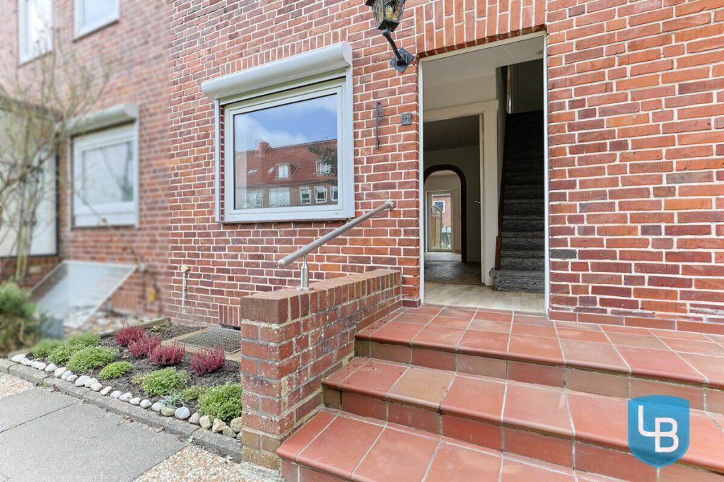 Immobilienangebot - Kiel - Alle & Rest (Wohnen) - Reihenhaus mit Handlungsbedarf für die kleine Familie!