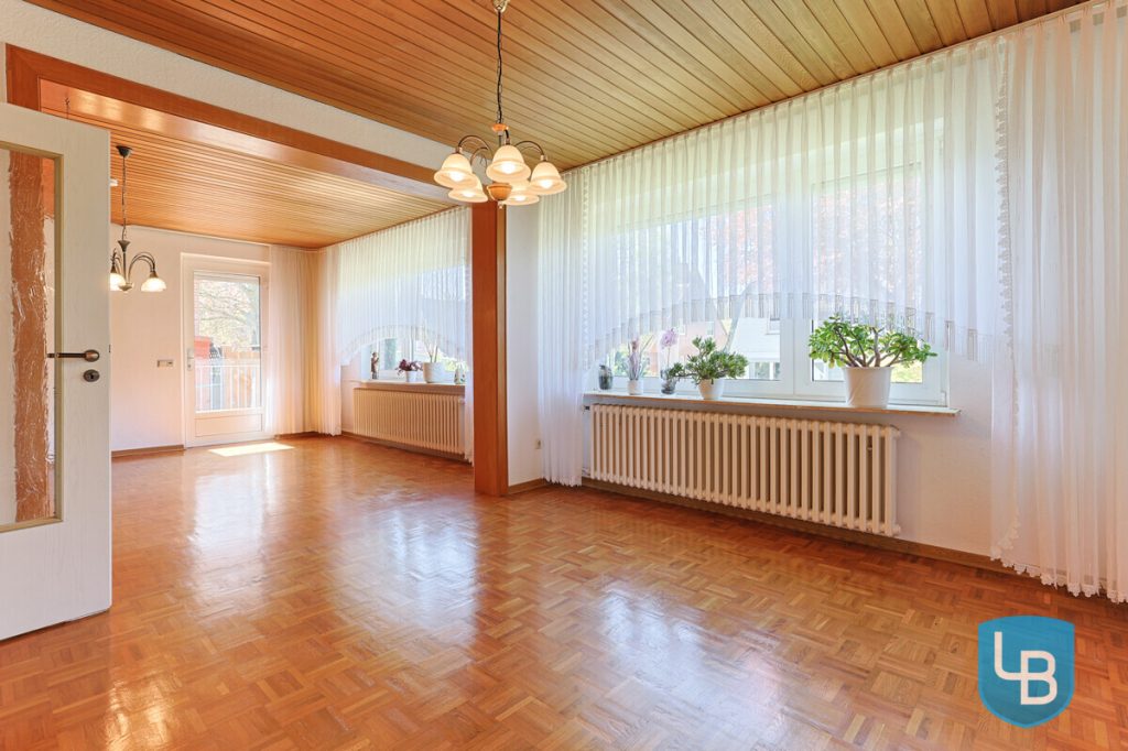 Immobilienangebot - Kiel / Kroog - Alle & Rest (Wohnen) - Teilmodernisiertes Ein-/Zweifamilienhaus für die große Familie im schönen Kiel-Kroog