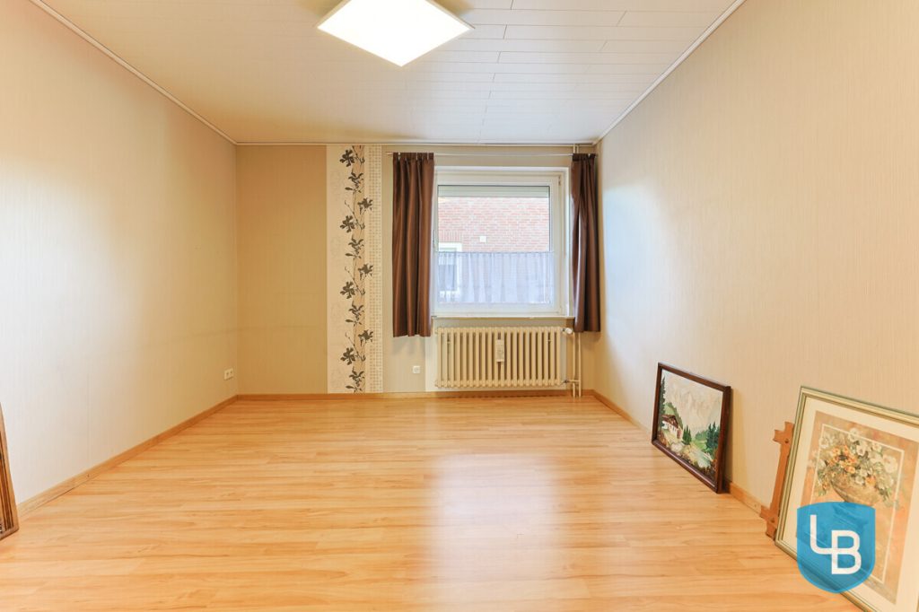 Immobilienangebot - Kiel / Kroog - Alle & Rest (Wohnen) - Teilmodernisiertes Ein-/Zweifamilienhaus für die große Familie im schönen Kiel-Kroog