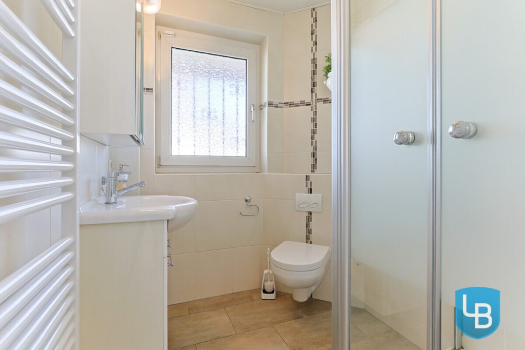 Immobilienangebot - Kiel / Kroog - Alle & Rest (Wohnen) - Teilmodernisiertes Ein-/Zweifamilienhaus für die große Familie im schönen Kiel-Kroog