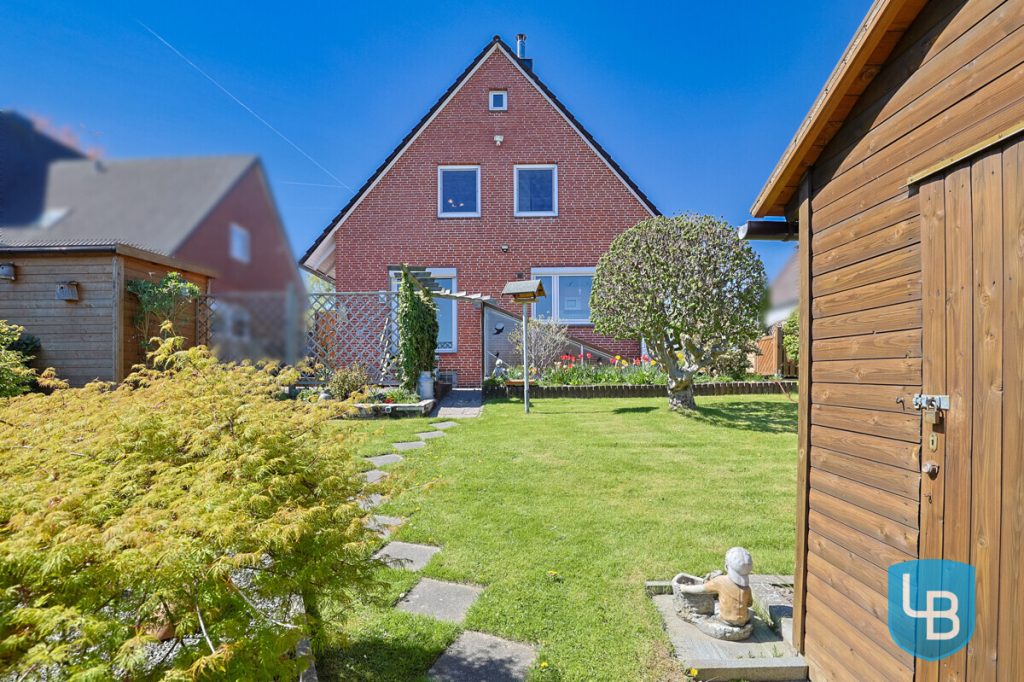 Immobilienangebot - Kiel / Kroog - Alle & Rest (Wohnen) - Teilmodernisiertes Ein-/Zweifamilienhaus für die große Familie im schönen Kiel-Kroog