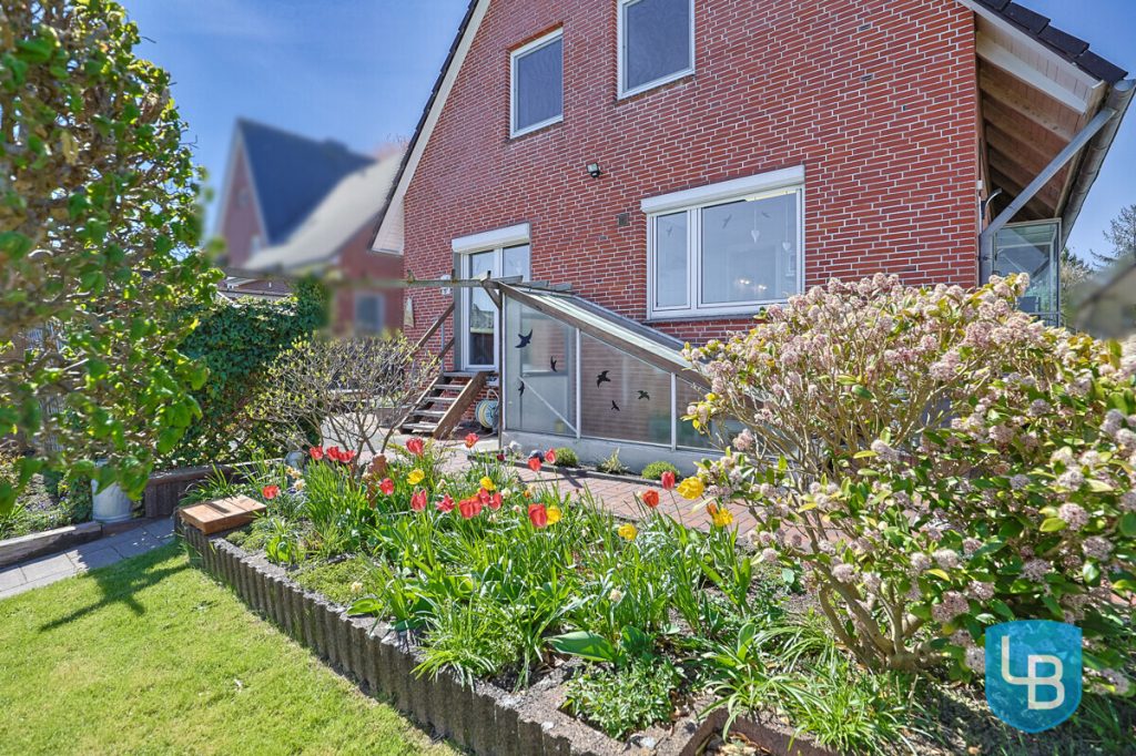Immobilienangebot - Kiel / Kroog - Alle & Rest (Wohnen) - Teilmodernisiertes Ein-/Zweifamilienhaus für die große Familie im schönen Kiel-Kroog
