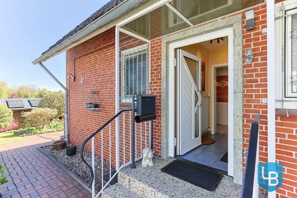 Immobilienangebot - Kiel / Kroog - Alle & Rest (Wohnen) - Teilmodernisiertes Ein-/Zweifamilienhaus für die große Familie im schönen Kiel-Kroog