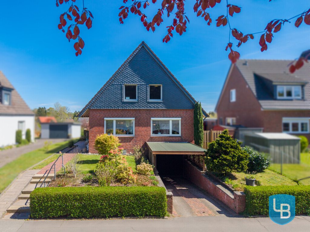 Immobilienangebot - Kiel / Kroog - Alle & Rest (Wohnen) - Teilmodernisiertes Ein-/Zweifamilienhaus für die große Familie im schönen Kiel-Kroog