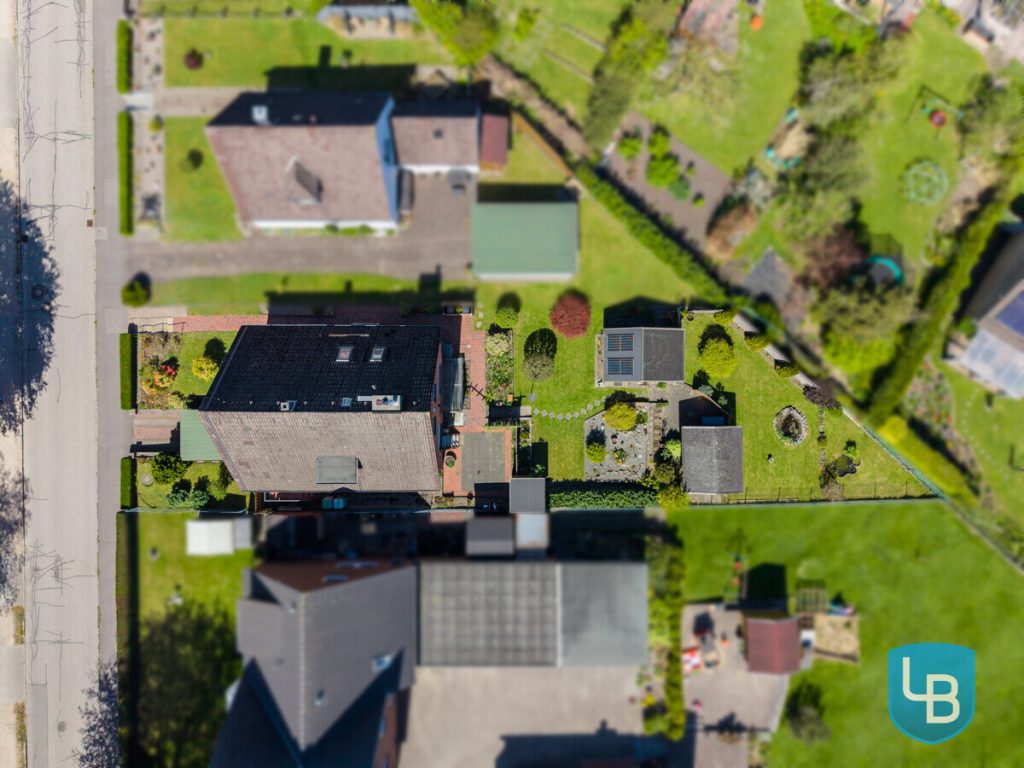 Immobilienangebot - Kiel / Kroog - Alle & Rest (Wohnen) - Teilmodernisiertes Ein-/Zweifamilienhaus für die große Familie im schönen Kiel-Kroog