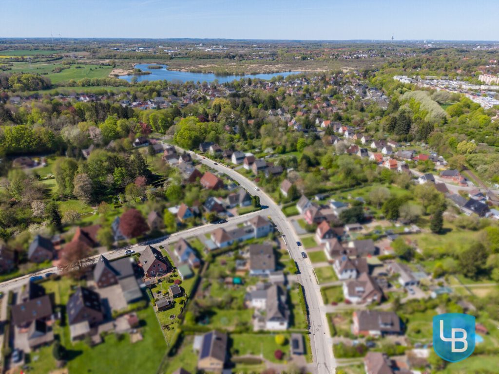 Immobilienangebot - Kiel / Kroog - Alle & Rest (Wohnen) - Teilmodernisiertes Ein-/Zweifamilienhaus für die große Familie im schönen Kiel-Kroog