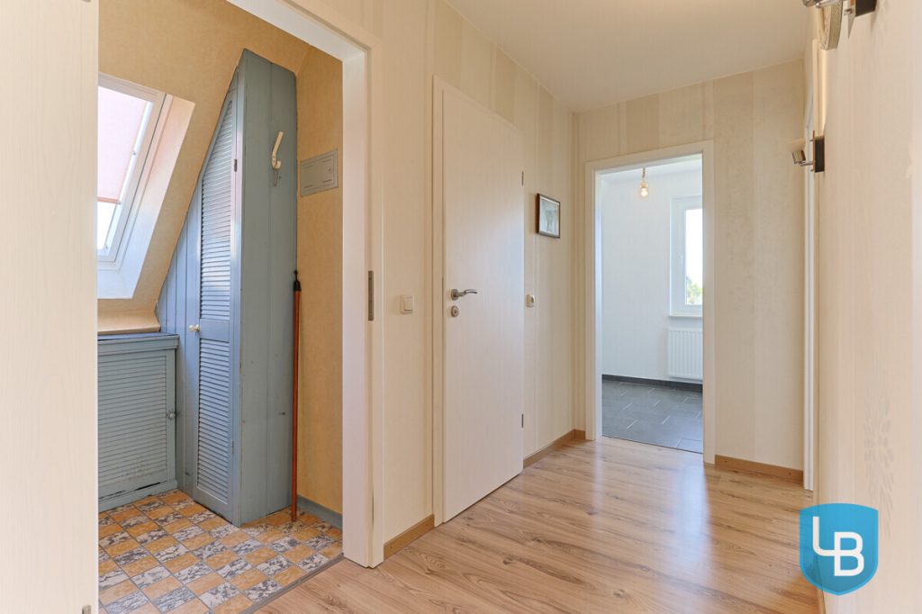 Immobilienangebot - Kiel / Kroog - Alle & Rest (Wohnen) - Teilmodernisiertes Ein-/Zweifamilienhaus für die große Familie im schönen Kiel-Kroog