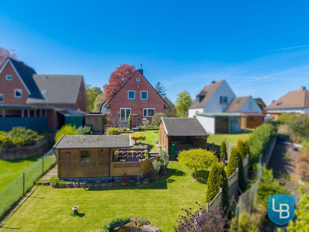 Immobilienangebot - Kiel / Kroog - Alle & Rest (Wohnen) - Teilmodernisiertes Ein-/Zweifamilienhaus für die große Familie im schönen Kiel-Kroog