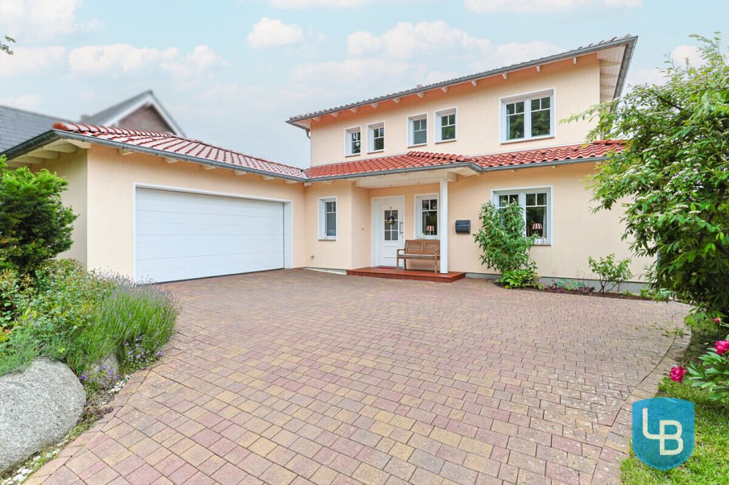 Immobilienangebot - Malente / Nüchel - Alle & Rest (Wohnen) - Energiesparwunder auf Neubauniveau: Moderner Familientraum in ruhiger Feldrandlage