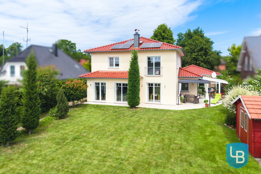 Immobilienangebot - Malente / Nüchel - Alle & Rest (Wohnen) - Energiesparwunder auf Neubauniveau: Moderner Familientraum in ruhiger Feldrandlage