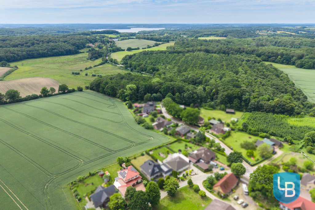 Immobilienangebot - Malente / Nüchel - Alle & Rest (Wohnen) - Energiesparwunder auf Neubauniveau: Moderner Familientraum in ruhiger Feldrandlage