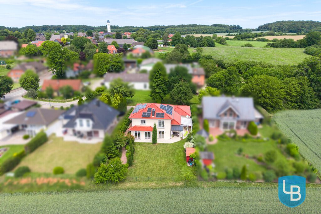 Immobilienangebot - Malente / Nüchel - Alle & Rest (Wohnen) - Energiesparwunder auf Neubauniveau: Moderner Familientraum in ruhiger Feldrandlage