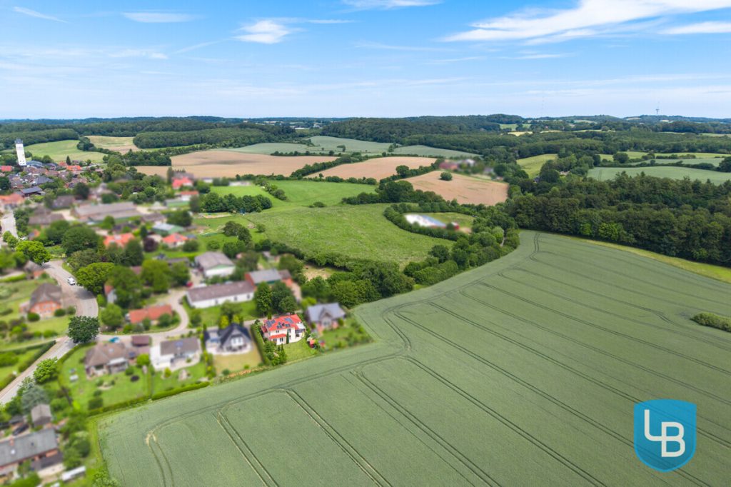 Immobilienangebot - Malente / Nüchel - Alle & Rest (Wohnen) - Energiesparwunder auf Neubauniveau: Moderner Familientraum in ruhiger Feldrandlage