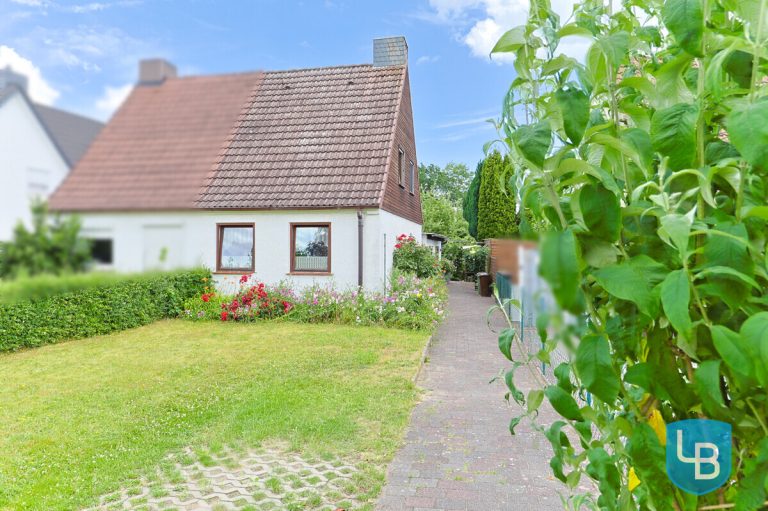 Immobilienangebot - Schwentinental-Klausdorf - Alle & Rest (Wohnen) - Sanierungsbedürftige Doppelhaushälfte in beliebter Lage von Schwentinental!