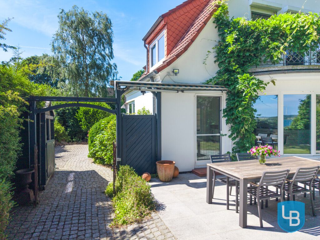Immobilienangebot - Preetz - Alle & Rest (Wohnen) - Wohnen auf höchstem Niveau – Villa mit Pool in einzigartiger Seelage