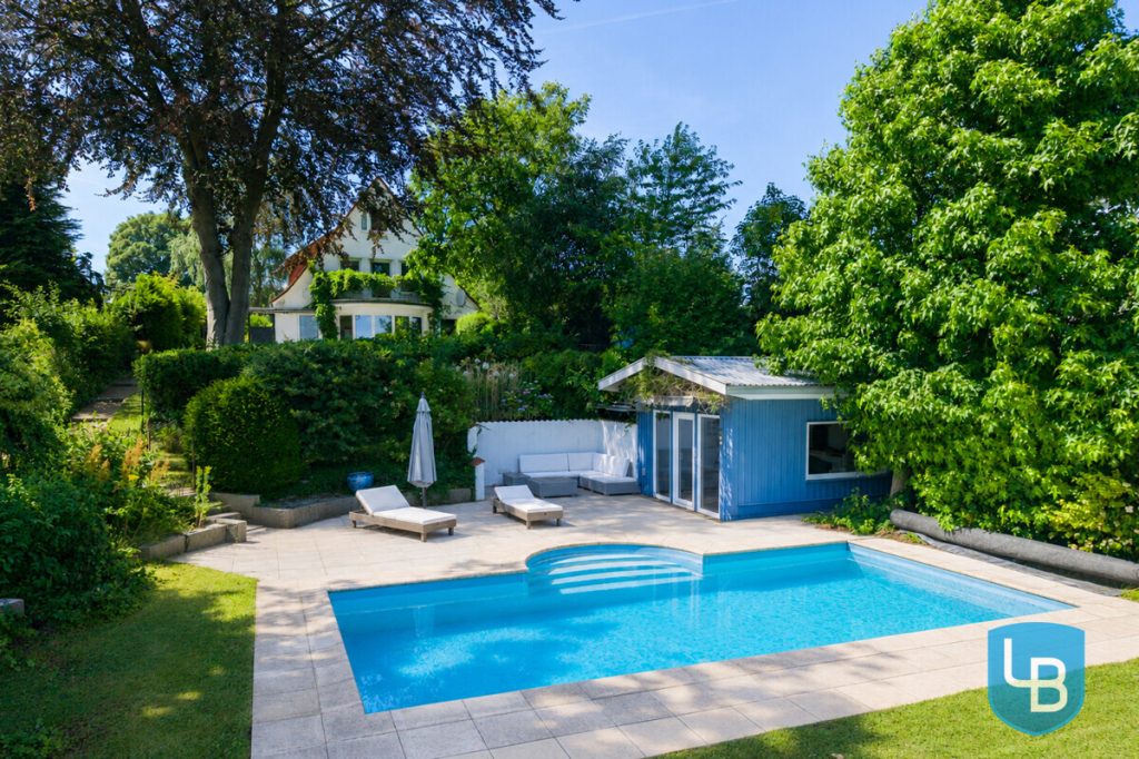 Immobilienangebot - Preetz - Alle & Rest (Wohnen) - Wohnen auf höchstem Niveau – Villa mit Pool in einzigartiger Seelage