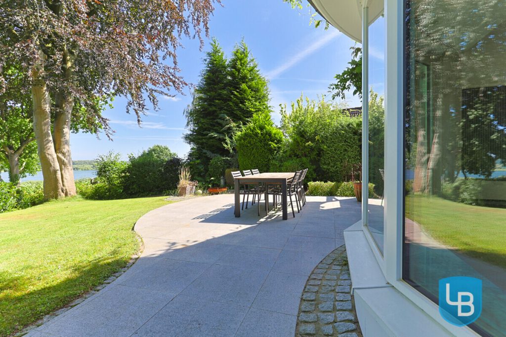 Immobilienangebot - Preetz - Alle & Rest (Wohnen) - Wohnen auf höchstem Niveau – Villa mit Pool in einzigartiger Seelage