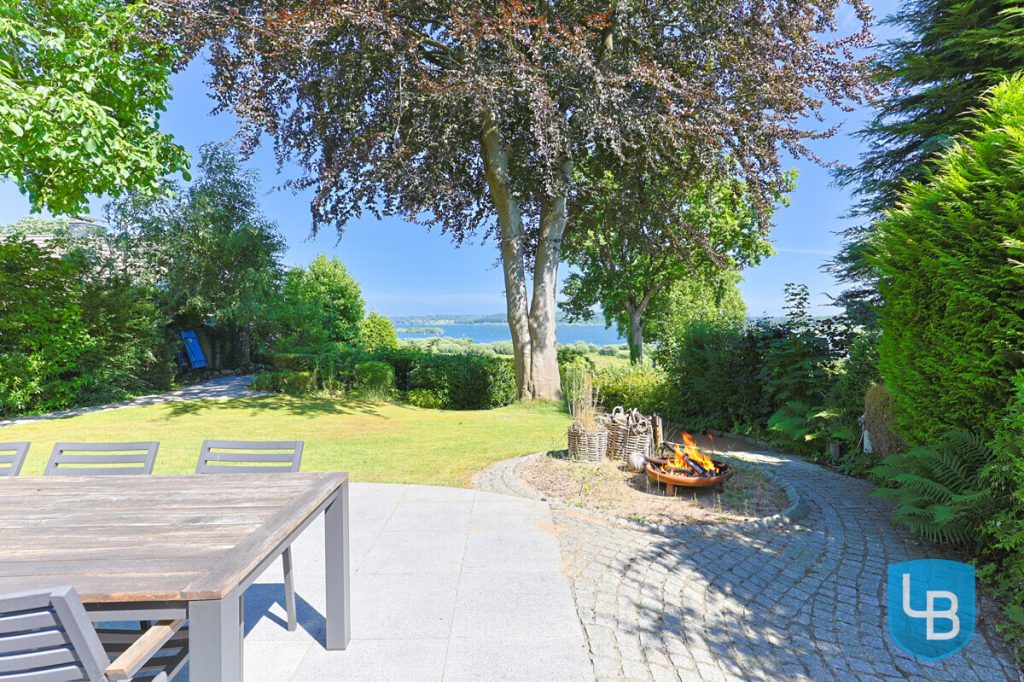 Immobilienangebot - Preetz - Alle & Rest (Wohnen) - Wohnen auf höchstem Niveau – Villa mit Pool in einzigartiger Seelage