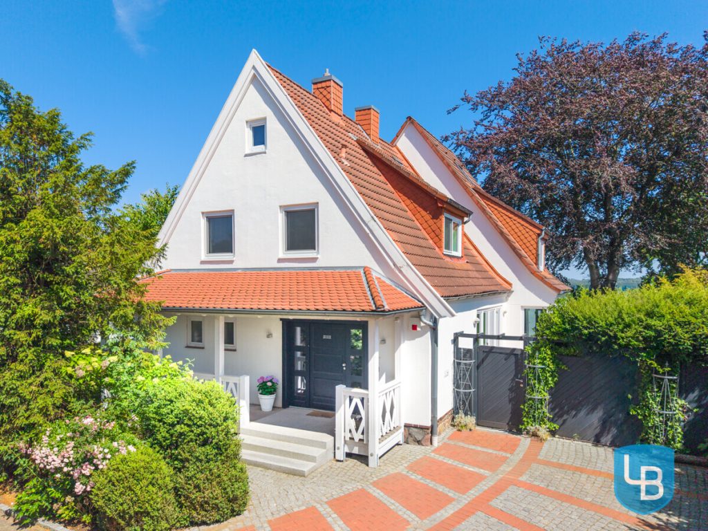 Immobilienangebot - Preetz - Alle & Rest (Wohnen) - Wohnen auf höchstem Niveau – Villa mit Pool in einzigartiger Seelage