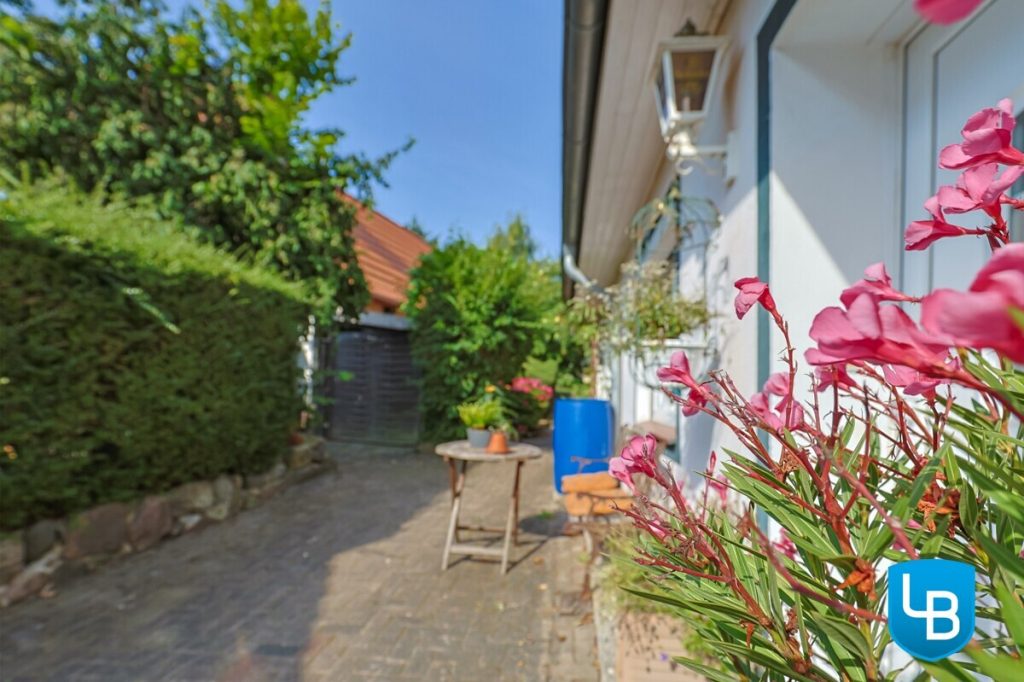 Immobilienangebot - Malente / Nüchel - Alle & Rest (Wohnen) - Gasthof mit Übernachtungsmöglichkeiten und Privathaus