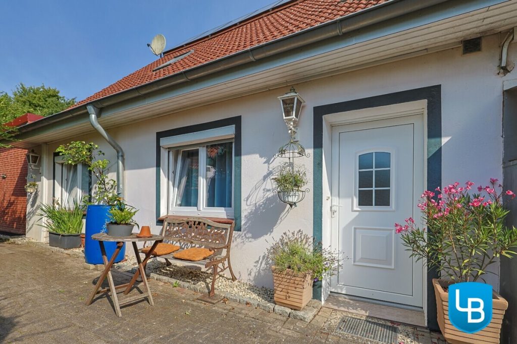 Immobilienangebot - Malente / Nüchel - Alle & Rest (Wohnen) - Gasthof mit Übernachtungsmöglichkeiten und Privathaus