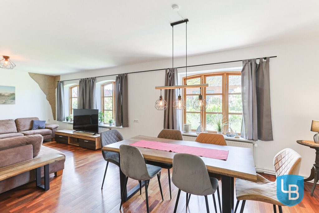 Immobilienangebot - Lebrade - Alle & Rest (Wohnen) - Außergewöhnlich vielseitig – Reetdachkate mit zusätzlicher Haushälfte in Lebrade