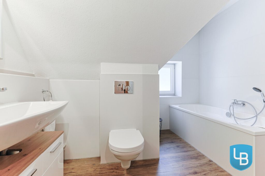 Immobilienangebot - Lebrade - Alle & Rest (Wohnen) - Außergewöhnlich vielseitig – Reetdachkate mit zusätzlicher Haushälfte in Lebrade
