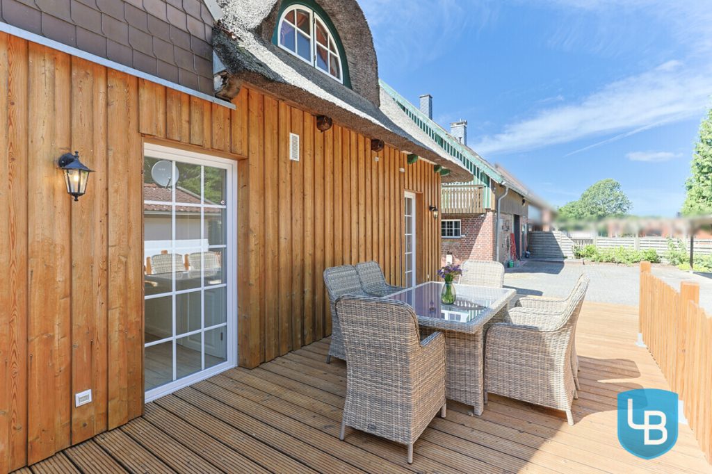 Immobilienangebot - Lebrade - Alle & Rest (Wohnen) - Außergewöhnlich vielseitig – Reetdachkate mit zusätzlicher Haushälfte in Lebrade