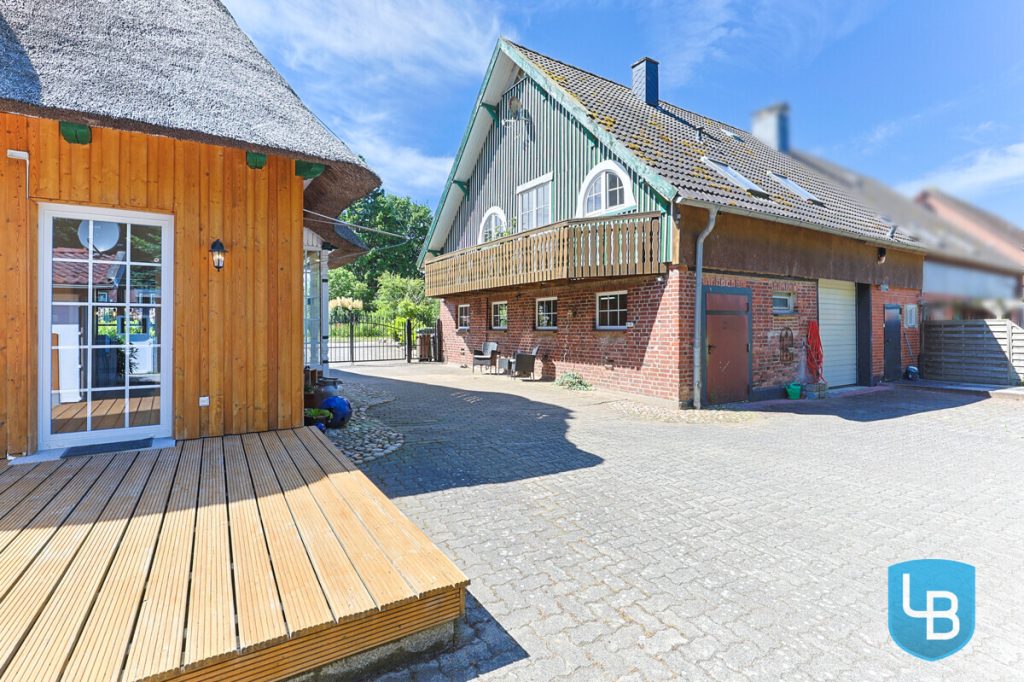 Immobilienangebot - Lebrade - Alle & Rest (Wohnen) - Außergewöhnlich vielseitig – Reetdachkate mit zusätzlicher Haushälfte in Lebrade
