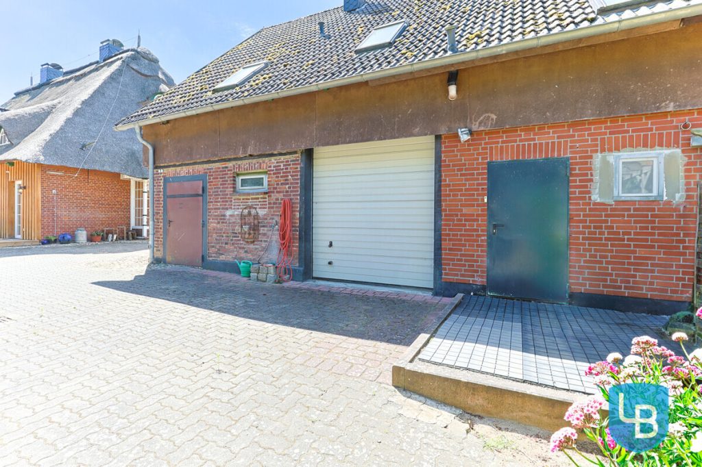 Immobilienangebot - Lebrade - Alle & Rest (Wohnen) - Außergewöhnlich vielseitig – Reetdachkate mit zusätzlicher Haushälfte in Lebrade