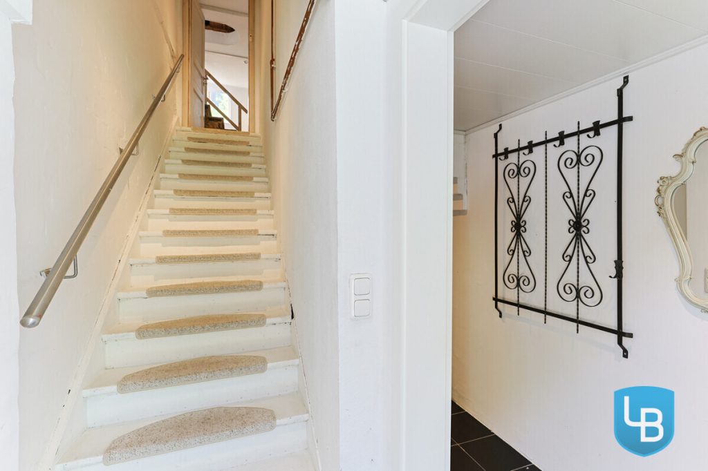 Immobilienangebot - Lebrade - Alle & Rest (Wohnen) - Außergewöhnlich vielseitig – Reetdachkate mit zusätzlicher Haushälfte in Lebrade
