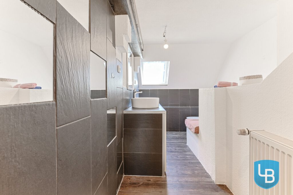 Immobilienangebot - Lebrade - Alle & Rest (Wohnen) - Außergewöhnlich vielseitig – Reetdachkate mit zusätzlicher Haushälfte in Lebrade
