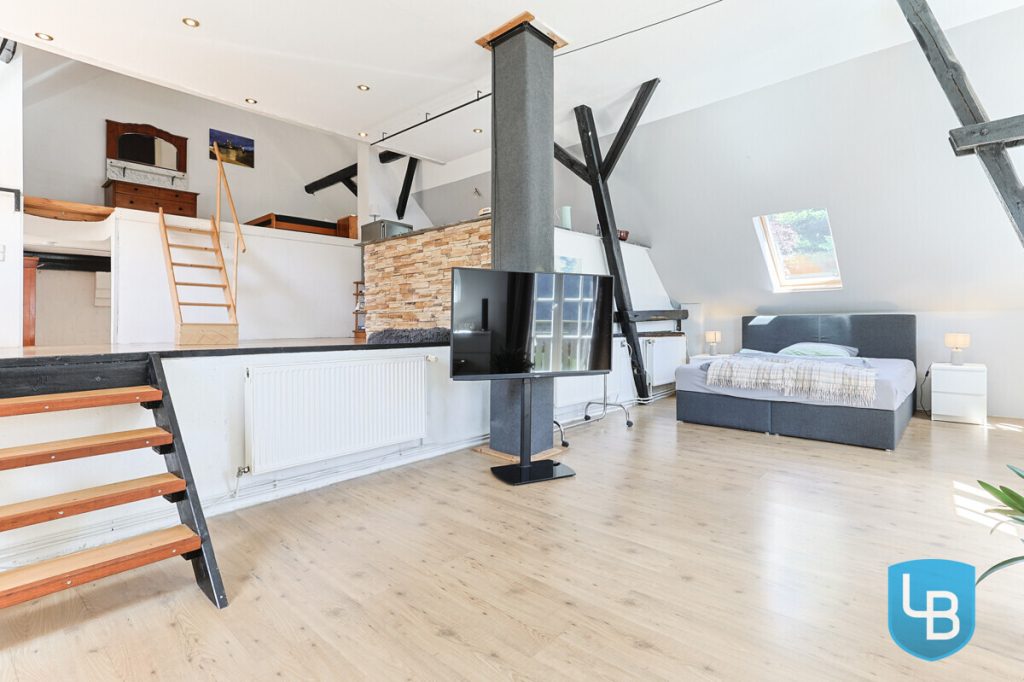 Immobilienangebot - Lebrade - Alle & Rest (Wohnen) - Außergewöhnlich vielseitig – Reetdachkate mit zusätzlicher Haushälfte in Lebrade