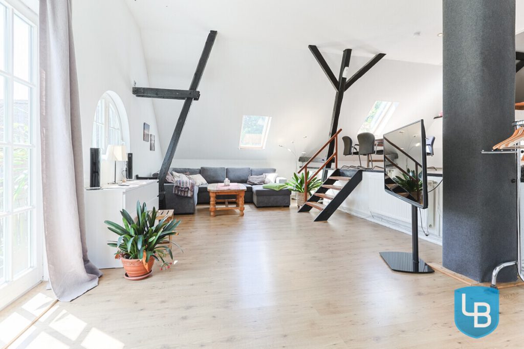 Immobilienangebot - Lebrade - Alle & Rest (Wohnen) - Außergewöhnlich vielseitig – Reetdachkate mit zusätzlicher Haushälfte in Lebrade